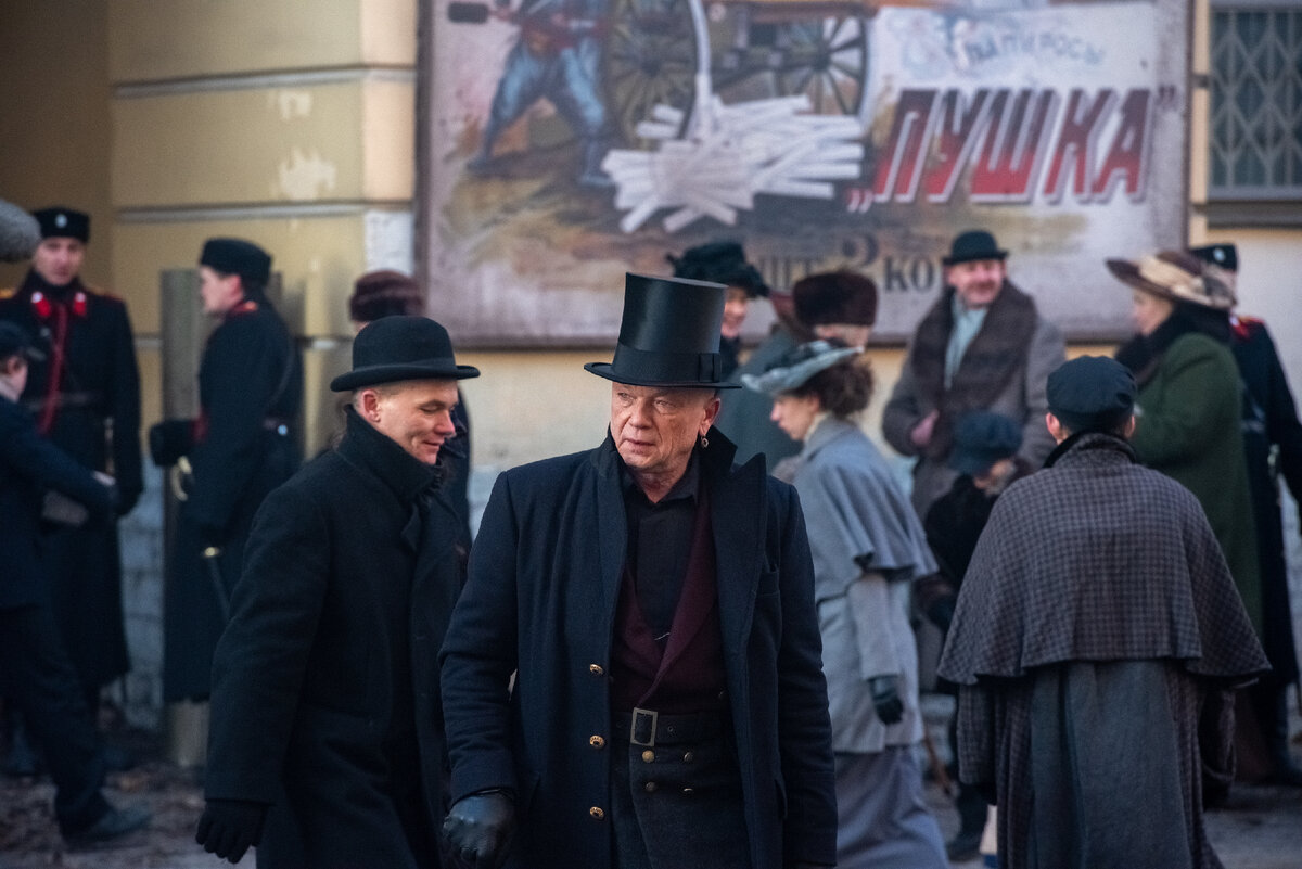 190-летний вампир Смоляков особенно хорош. Отдельное спасибо художникам по костюмам  (фото из открытых источников)