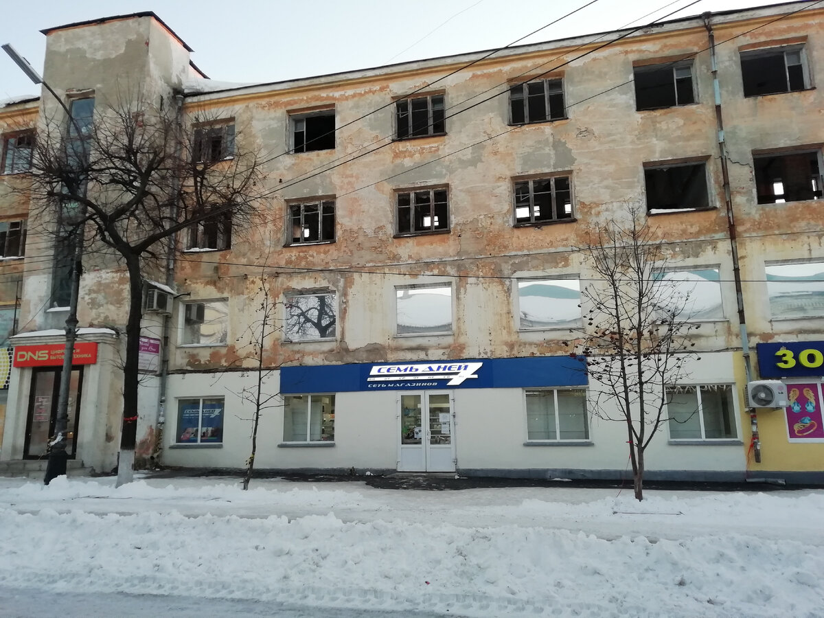 Странные чувства вызывает. Тяжело больное здание