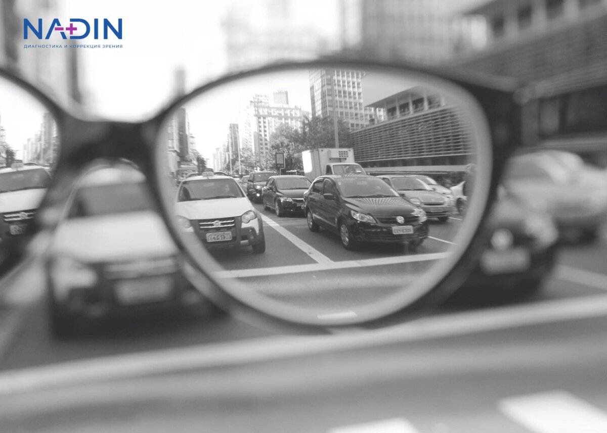 Наглядно видна разница в очках и без. 