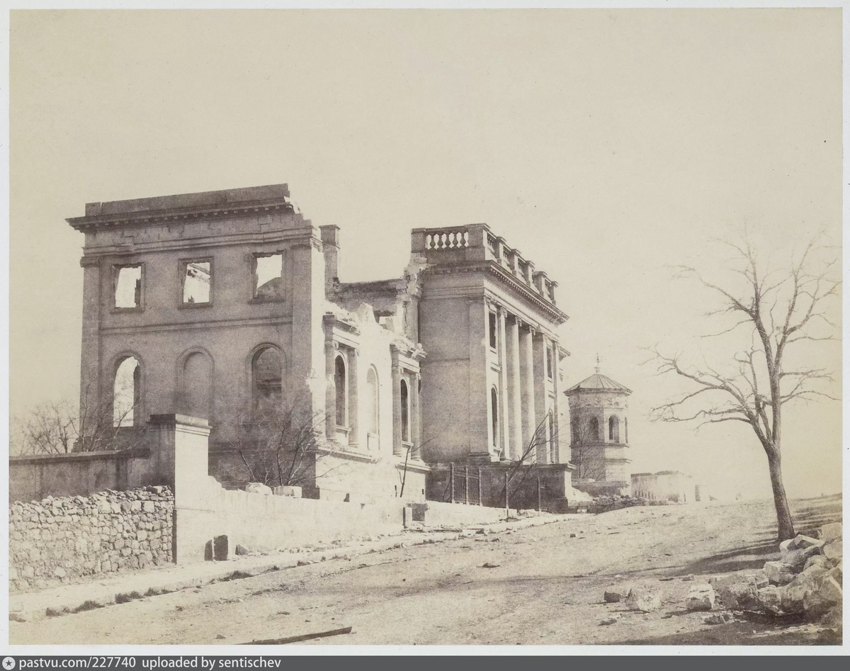 Здание библиотеки после оставления Севастополя в 1855 году