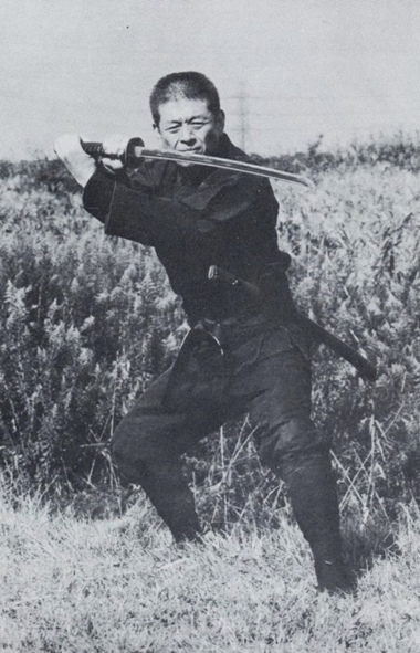 Хацуми Масааки, Сокэ Тогакурэ-рю ниндзюцу, в одной из камаэ с ниндзя-то.