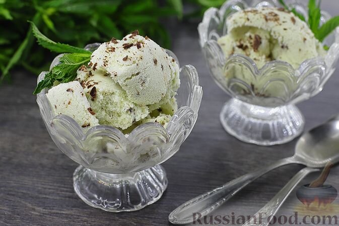 сливки, молоко, мята свежая, пудра сахарная, шоколад