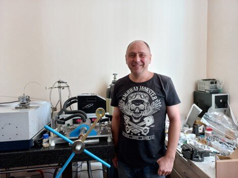 Опарин Роман Дмитриевич, кандидат химических наук, старший научный сотрудник лаборатории ЯМР-спектроскопии и численных методов исследования жидких систем Института химии растворов им. Г.А. Крестова РАН, г. Иваново.
