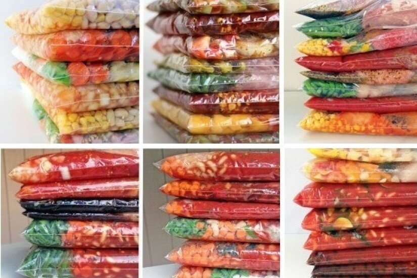 Вот таким образом убираем в пакеты овощи и ягоды. 