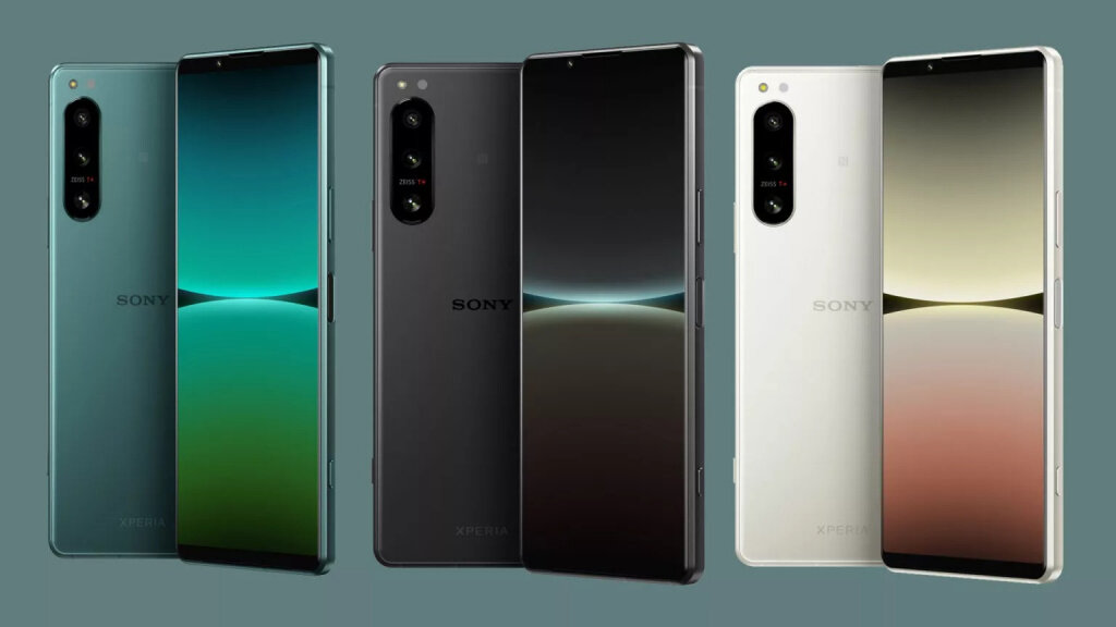 Аккумулятор емкостью 5000 mAh умеет заряжаться до 50% за 30 минут. Смартфон получил возможность расширить внутреннее хранилище картами памяти microSD до 1 ТБ. Возможность подключить eSIM также присутствует.   
 Предварительная цена Sony Xperis 5 IV составляет 949 GBP (фунтов стерлингов) и начнет продаваться в Великобритании. По текущему курсу это составляет примерно $1100, но цены для США и других стран пока не озвучиваются.📷    Sony
Компания Sony анонсировала новый смартфон Xperia 5 IV. Об этом рассказали в Android Authority.   
 Согласно источнику, новинка расширяет среднебюджетную линейку Xperia 5 и по сути является «прокачанным» вариантом оригинальной «пятерки». Дизайн очень узнаваем: смартфон традиционно получил «длинный» вытянутый корпус, дисплей имеет соотношение сторон 21:9 и диагональ 6,1 дюйма. Он выполнен по технологии OLED и умеет обновлять изображение с частотой 120 Гц. Сверху и снизу присутствуют небольшие рамки.   
 В своих смартфонах Sony всегда делала акцент на камерах и видеосъемке. Модель Xperia 5 IV получила три объектива — 16, 24 и 60-мм фокусного расстояния — с разрешением 12 Мп. Аналогичное разрешение имеет и «фронталка», способная снимать видео 4K HDR. А вот телеобъектив с задней панели пропал.   
 «Сердцем» смартфона является чип Snapdragon 8 Gen 1 и 8 Гб оперативной памяти. Компания не стала устанавливать чип с префиксом Plus, поэтому устройство немного отстает в бенчмарках от смартфонов с самым свежим SoC. Устройство работает на Android 12 и скоро обновится на следующую версию ОС.📷    Sony
