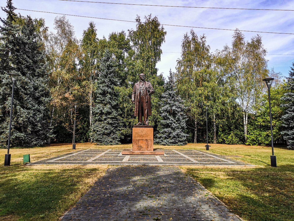 Памятник В.И. Ленину.