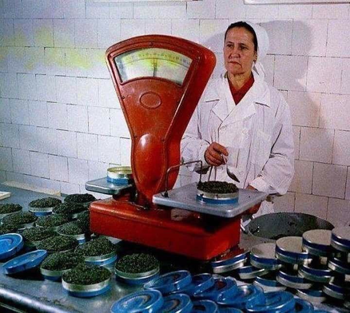 Расфасовка черной икры