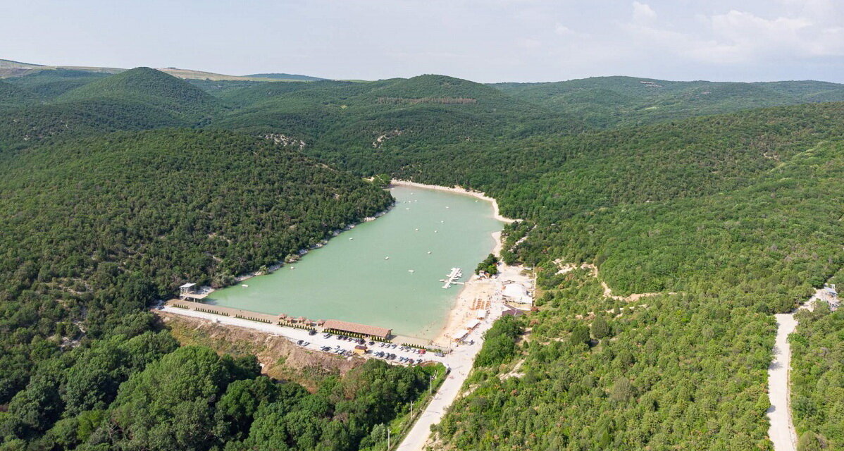 Панорама Кипарисового озера