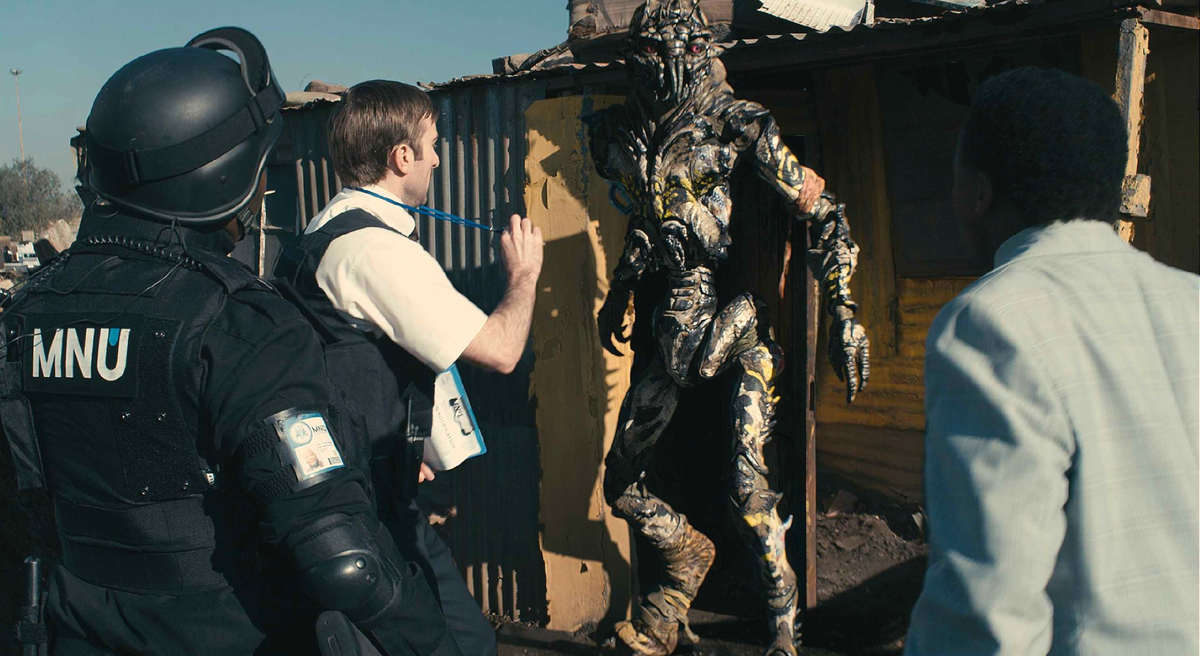 Кадр из фильма "Район №9" (2009 г.)