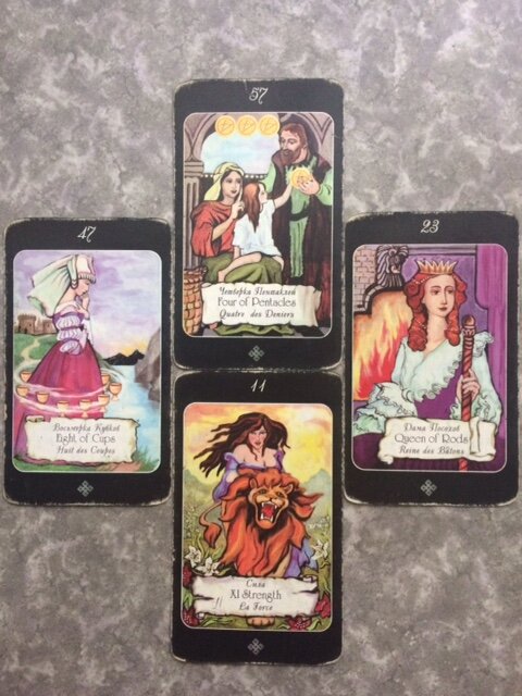 Восьмерка Кубков, Четверка Пентаклей, Дама Посохов, старший аркан Сила.