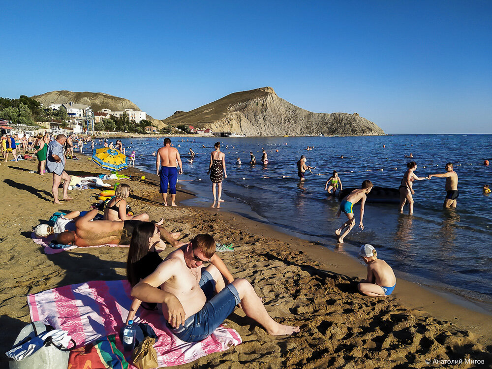 Поехали вечером на море, чтобы людей на пляже было поменьше