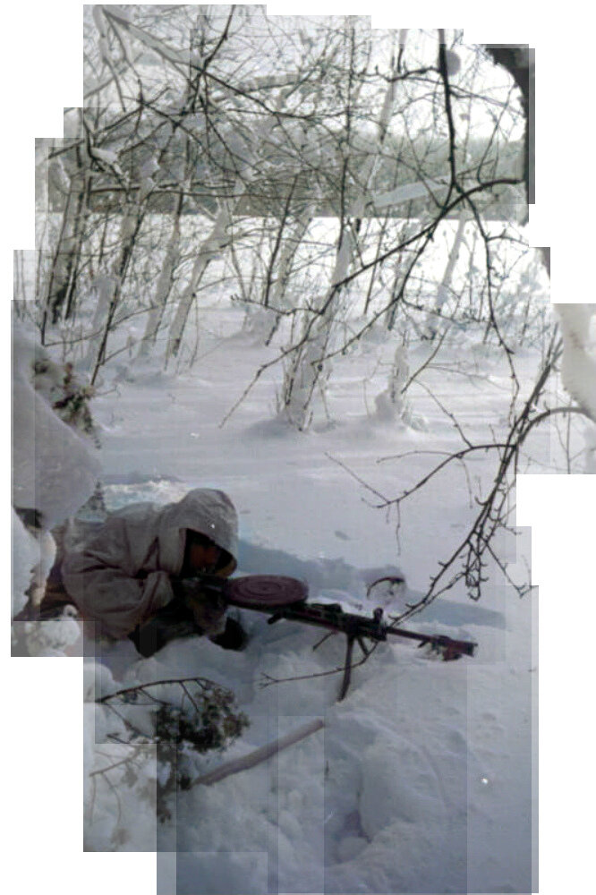 Боец-гвардеец с ручным пулеметом в засаде. 1941 г. Автор: Александр Капустянский. Источник: goskatalog.ru. Фотография использована в качестве иллюстрации.