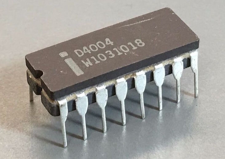 Микропроцессоры фирмы. Процессор Intel 4004. Первый процессор Intel 4004. Intel 4004, однокристальный процессор. Первый микропроцессор Интел 4004