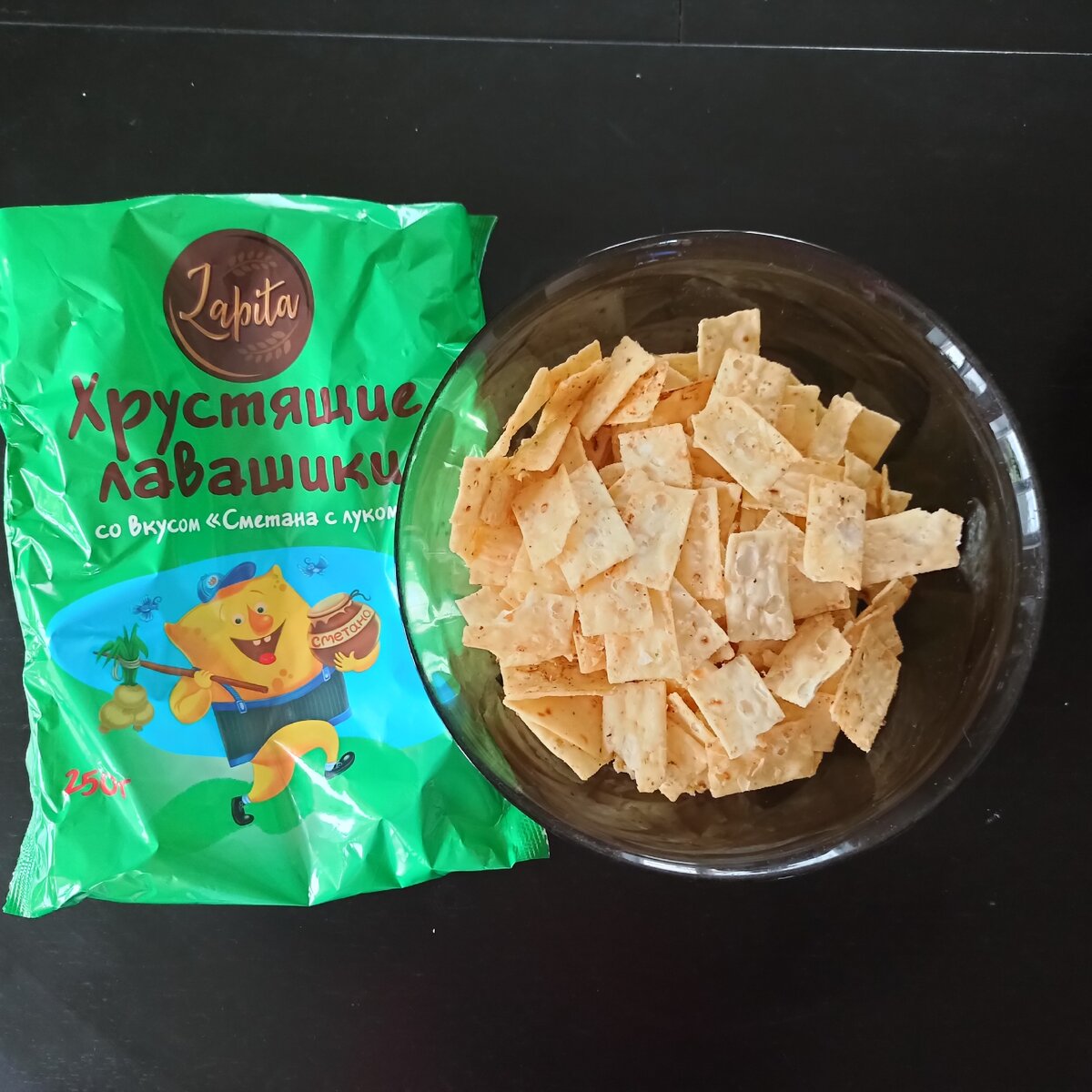 Лавашики - тонкие и маленькие квадратики тонко раскатанного теста, обжаренные во фритюре