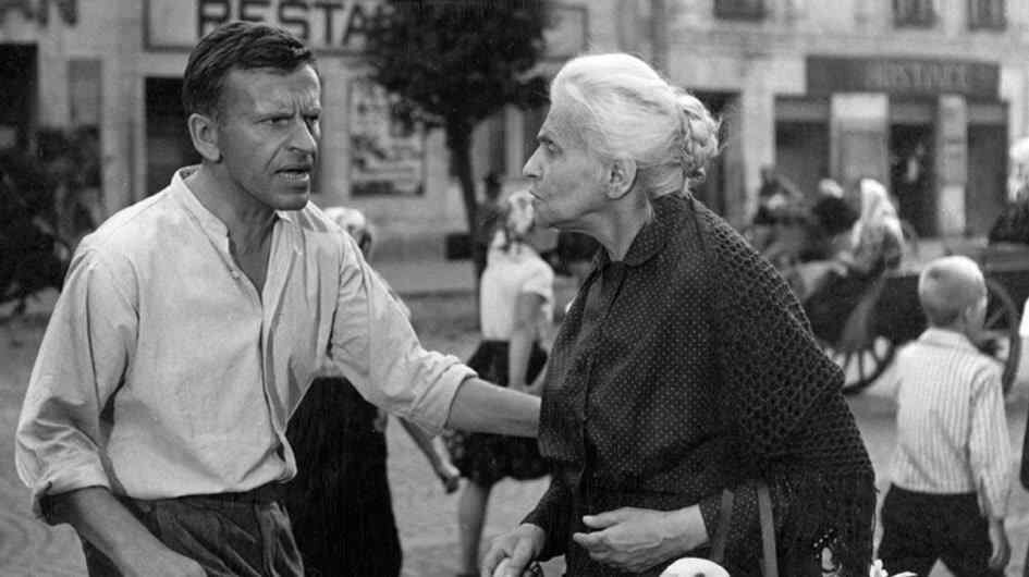 Кадр из фильма «Магазин на площади»