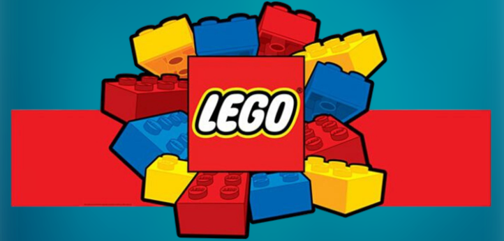 LEGO с датского языка переводится, как «играй хорошо». Но по абсолютной случайности название выглядит и звучит, с латинского и итальянского языка, как «собираю».