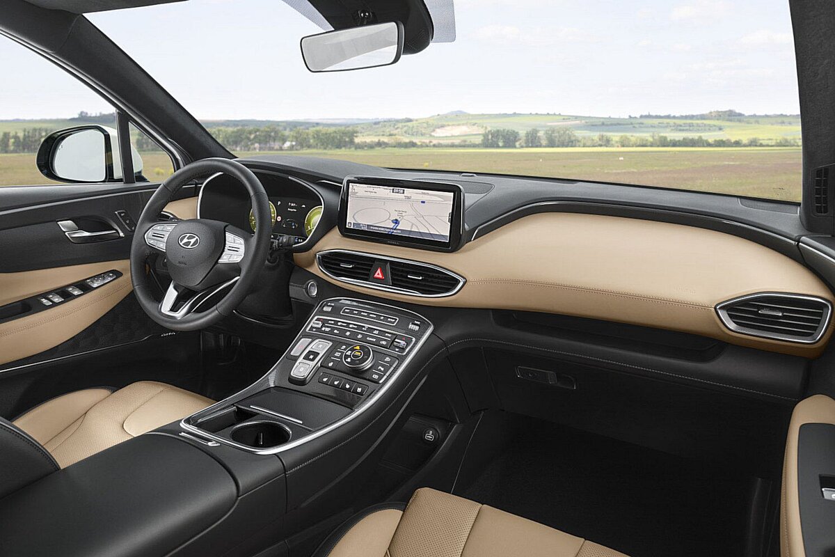 Внутри места стало еще больше. Новый 12,3-дюймовый дисплей кабины и 10,25-дюймовый сенсорный экран доступны для информации.