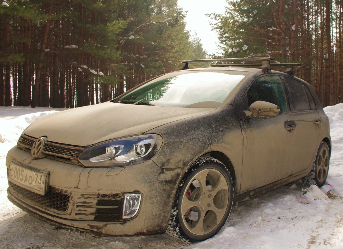 Грязные машины зимой не редкость...