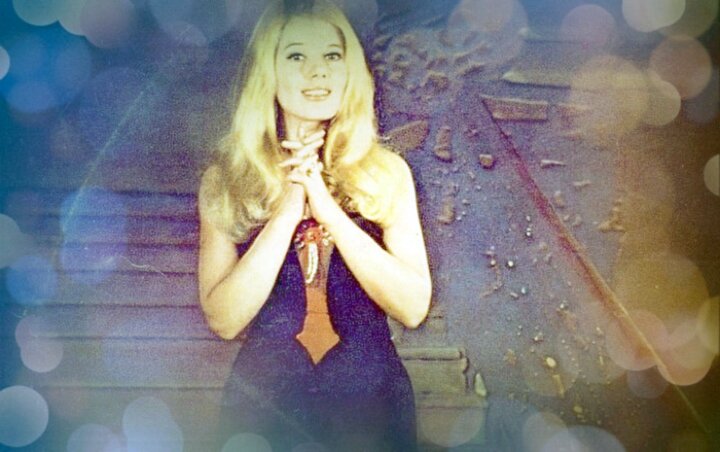 И как исполнительница «Золушки» и «Камушков» вдруг стала сторонницей «пробных браков»…