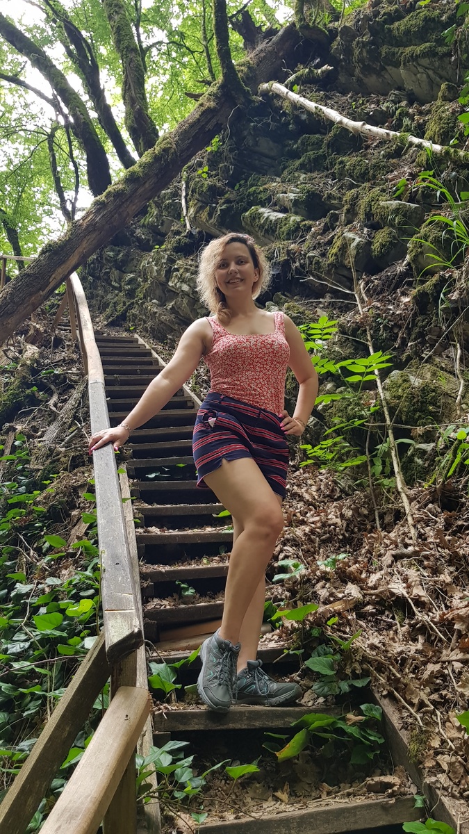 Спуск к водопаду Красотка