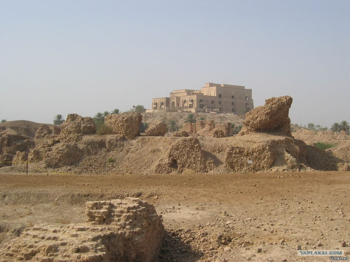 То, что осталось.. и то, благодаря прочности асфальта, который скреплял детали этого грандиозного гидросооружения