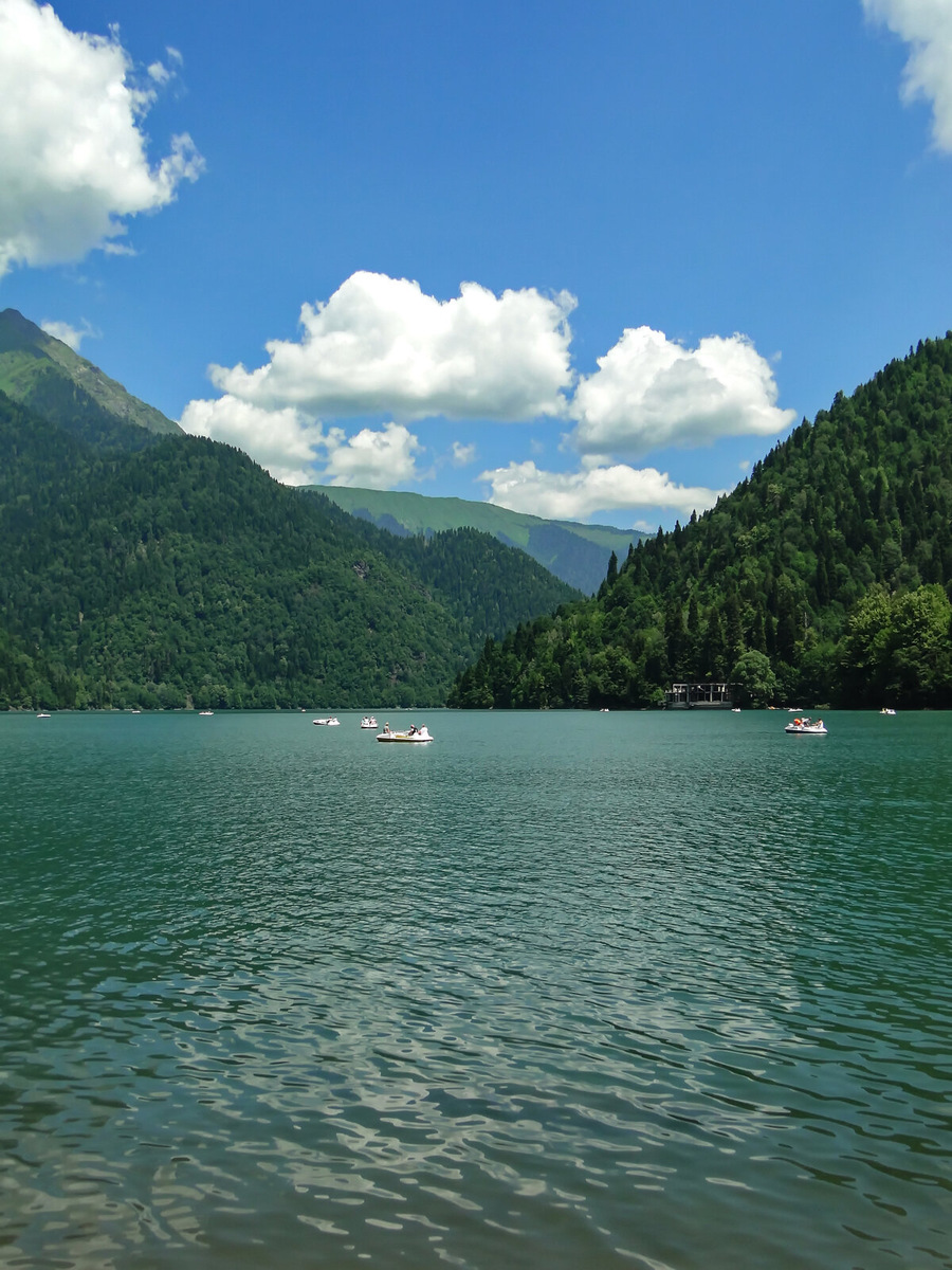 Озеро рица (из интернета) 