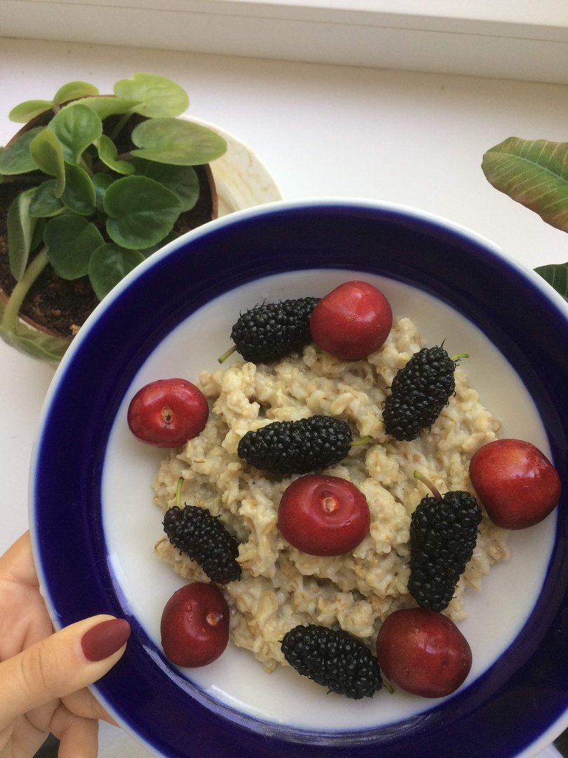 По желанию можно добавить ягоды и фрукты.