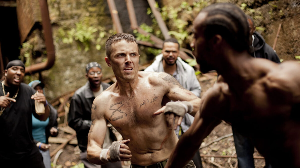 Братан Бена Аффлека, Кейси довольно своеобразно просит прощения у чернокожей нации за её многовековое угнетение. 