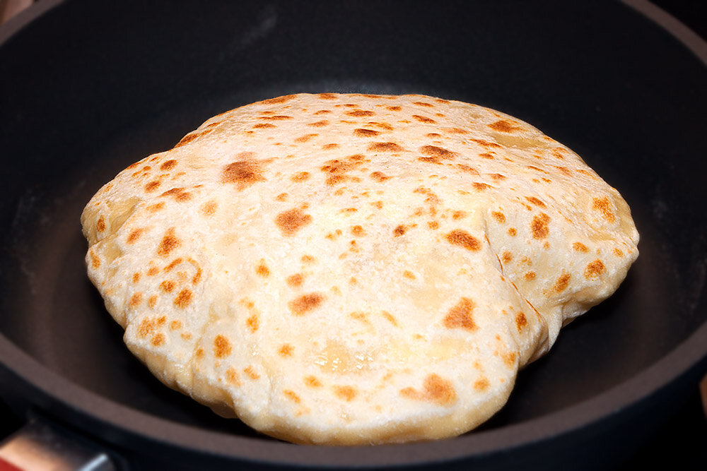 Во время жарки лепешка будет надуваться