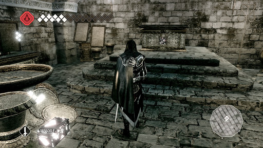 Маленький бронзовый сундук 
