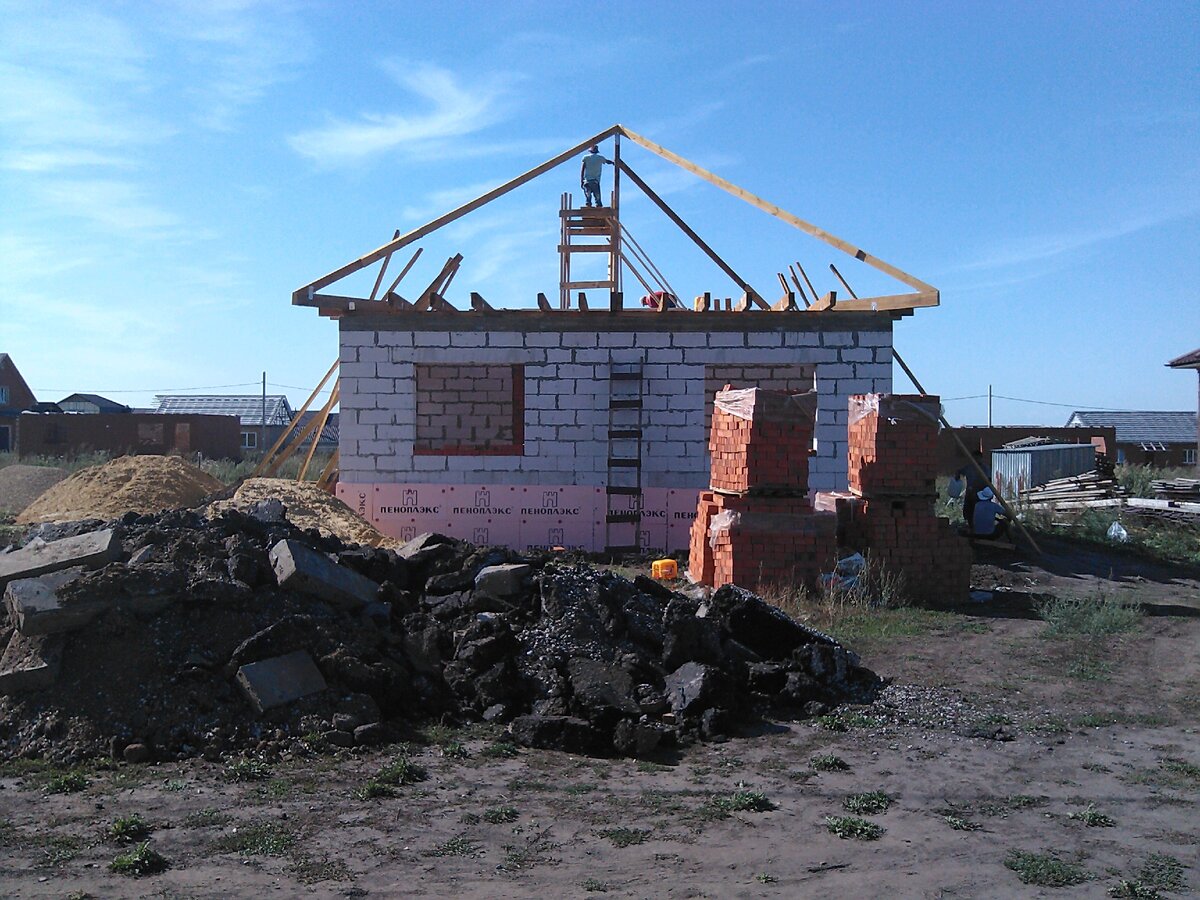 Нашел фотку привезенных куч асфальта. @Горбунов Сергей Канал Самостройщика.