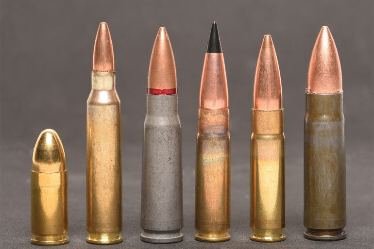 Слева направо: 9х19, 5,56х45, 7,62х39, два .300 BLK. 9x39