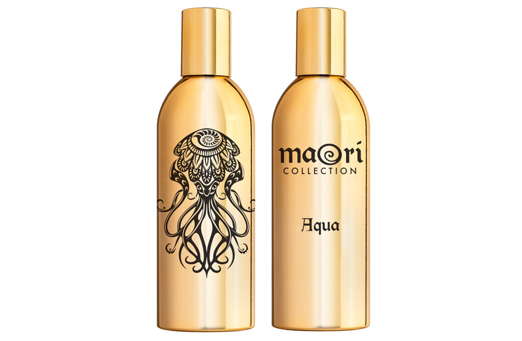 Верх: красный брунелло, мандарин, лайм, бергамот
Сердце: тимьян, базилик, сирень, ирис, амбра
Шлейф: ветивер, пачули, моховое дерево