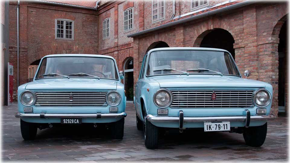 Слева Fiat 124 berlina - справа ВАЗ 2101 седан, передом