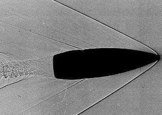 Оболочечная пуля калибра .308 Винчестер (7.62 x 51 НАТО) летит со скоростью примерно 2800 фт/с (850 м/с).