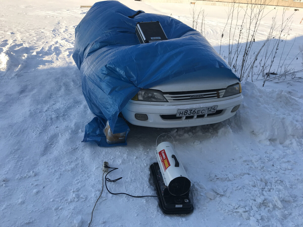 Замерзший автомобиль в Мороз