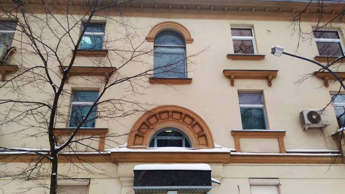 Фрагмент главного фасада