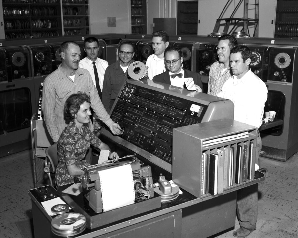 The first computer was. Юнивак 1951. Компьютер UNIVAC I 1951. 1951г. UNIVAC-1. Юнивак 1951 год.