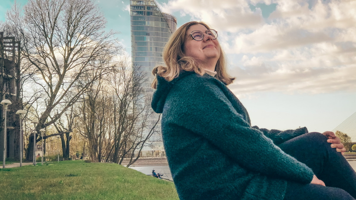 Фото возле моего дома в Риге на берегу реки Даугава