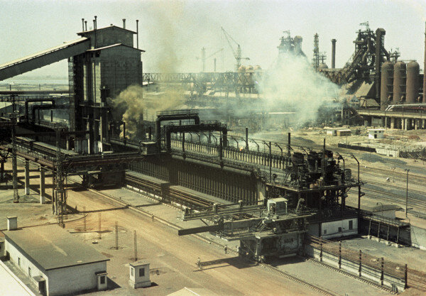  Республика Индия. Бхилайский металлургический завод (БМЗ) расположен в штате Чхаттисгарх. Построен при техническом содействии СССР в 1955 году. Фото Леонид Котляренко. Фотобанк РИА Новости. декабрь 1960 года.