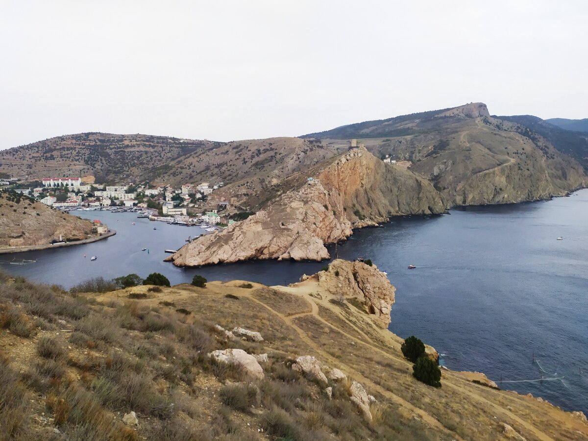 Вид на бухту с Береговой батареи №19 в Балаклаве / Турпортал Крыма, Евгения Мартыненко