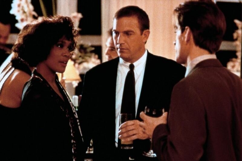 кадр из фильма "Телохранитель" В главных ролях: Уитни Хьюстон и Кевин Коснет