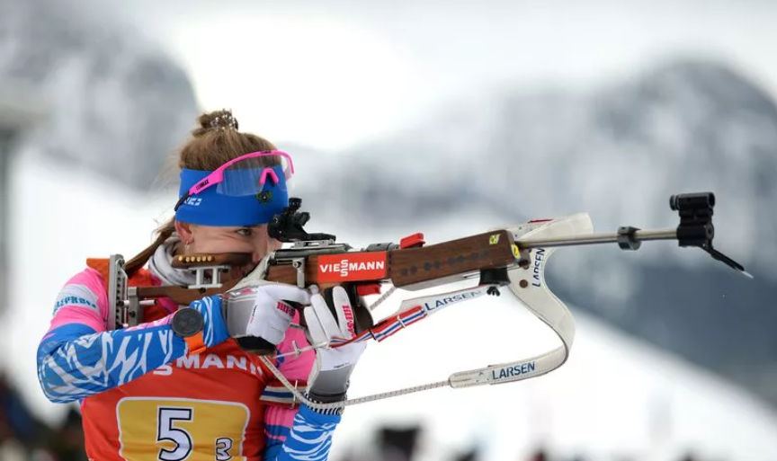 При стрельбе стоя у Светланы Мироновой трясутся руки.