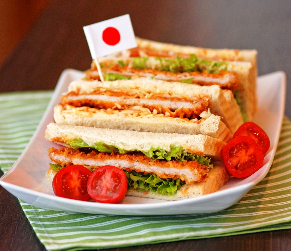 японский сэндвич. клубничный сэндвич. сэндвич с ветчиной. японский яичный сэндвич. сэндвич с рисом и нори.