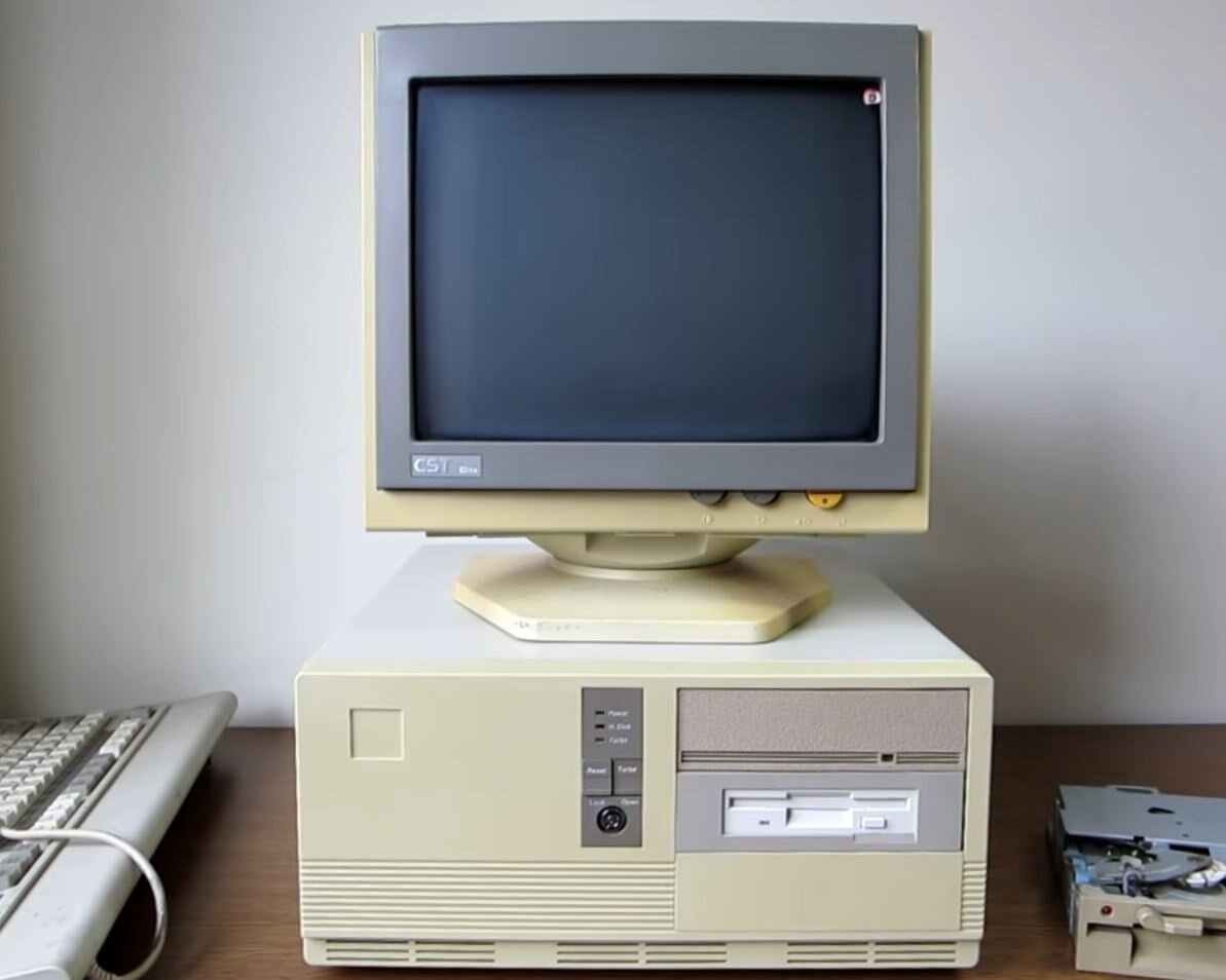 Один из первых компьютеров IBM - IBM PC XT