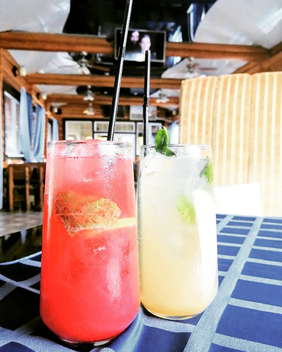 фляжка на 23 февраля. напитки для детей в домашних условиях. лимонад тархун вкусвилл. летние напитки в one and double 2022 год лето. настоящий напиток.