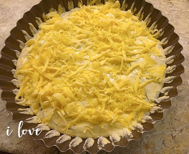 Лепешка с укропом и сыром, готова идти в печь! Фото из личного архива.