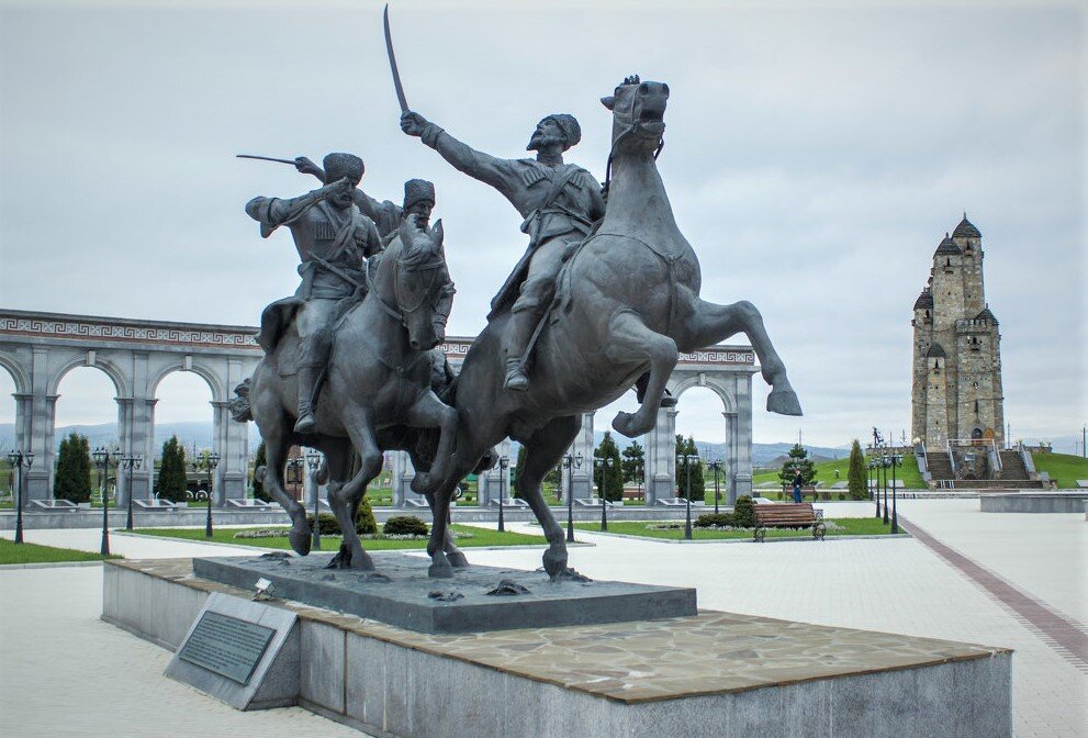 Памятник Ингушскому конному полку "Дикая дивизия"  Этот полк прославился во время первой мировой войны. 
