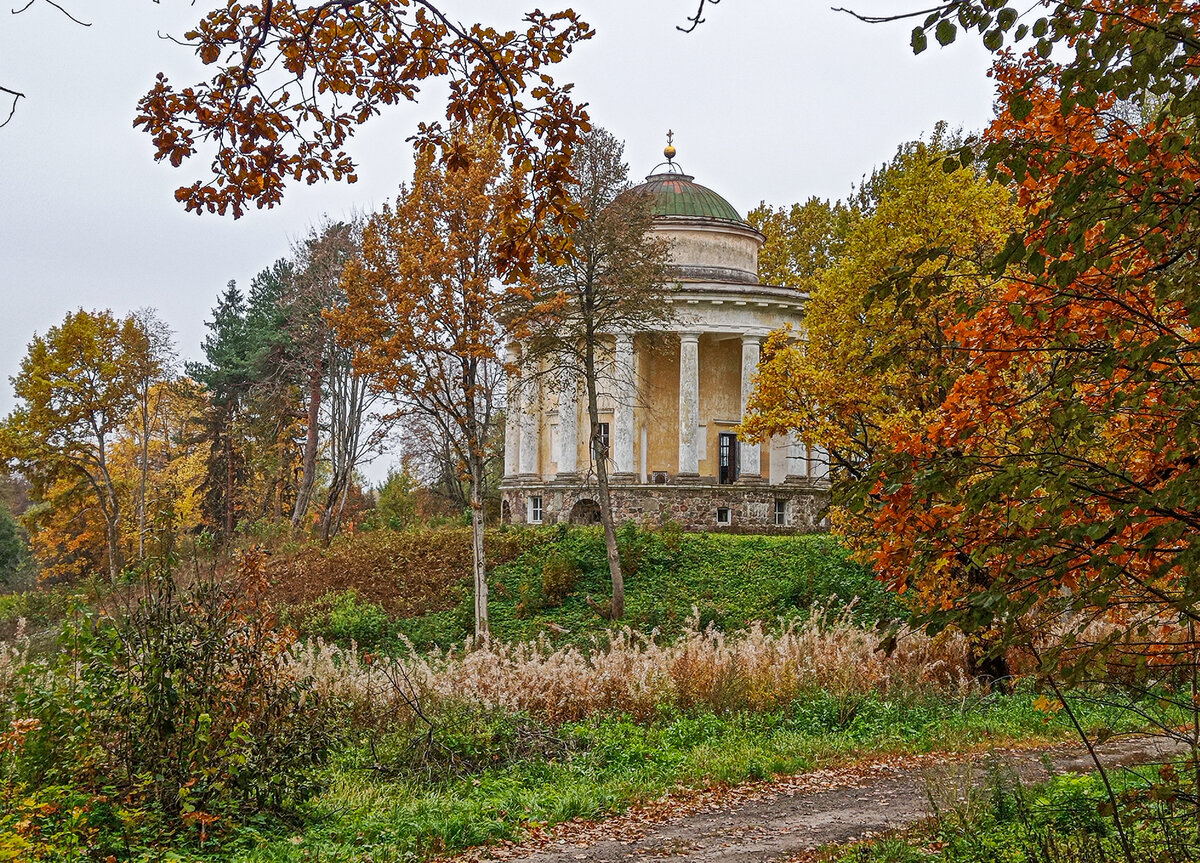 Воскресенский храм. Усадьба Никольское-Черенцицы. Тверская область. Фото автора статьи (ещё 1 фото)