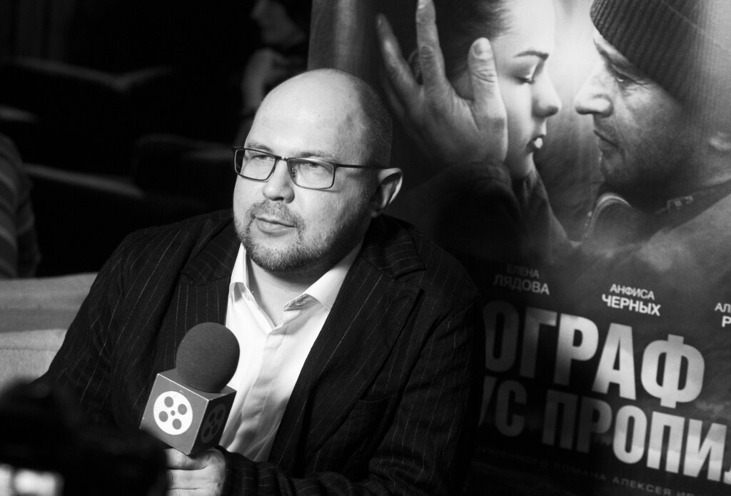 Русский писатель и сценарист. Лауреат премии Правительства России в области культуры и ряда других литературных премий. Получил известность благодаря книгам об Урале, а также благодаря роману «Географ глобус пропил», по мотивам которого был снят одноимённый кинофильм.